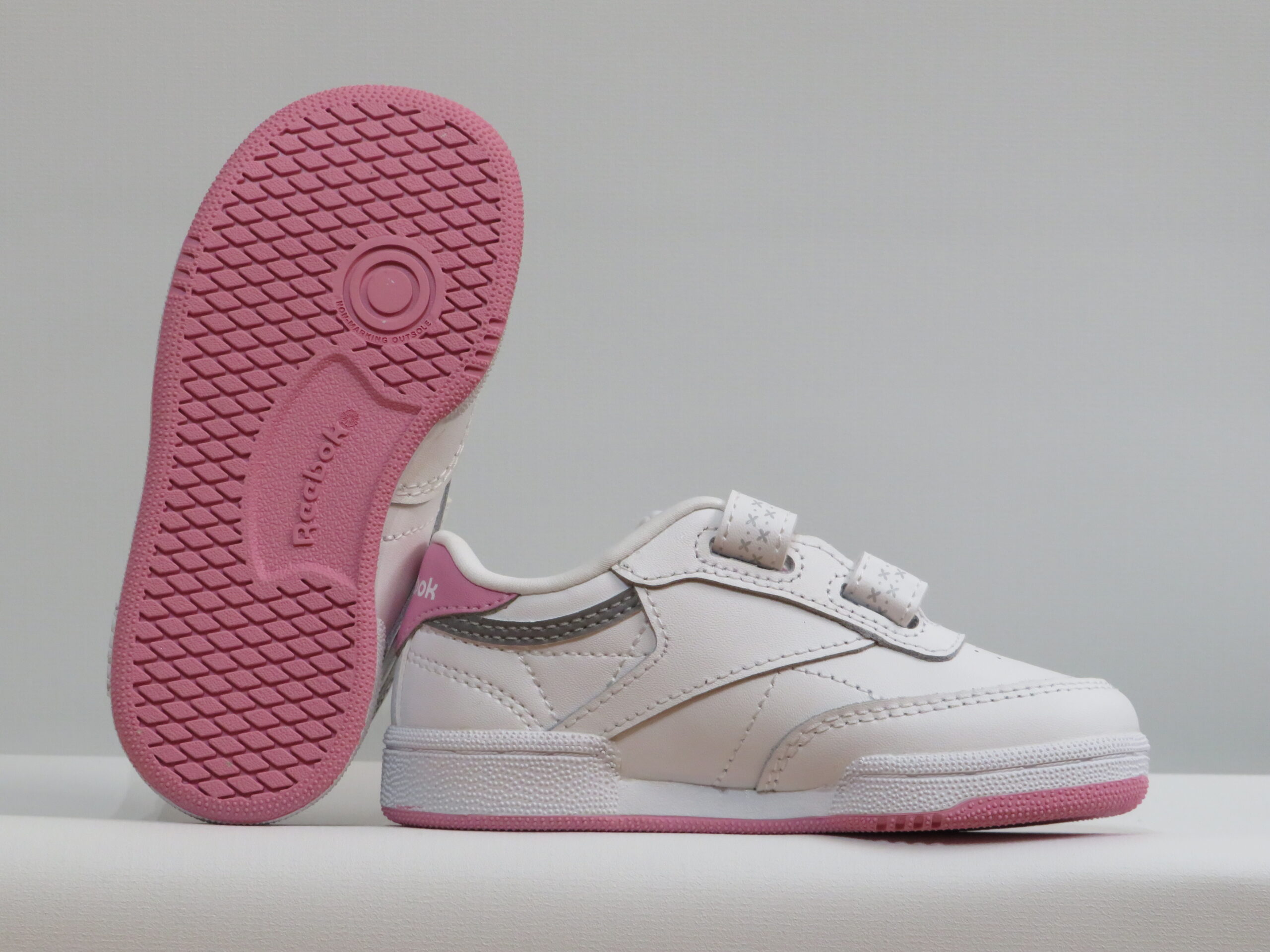 ZAPATILLAS REEBOK CLUB C 2V 2.0 INF BLANCO Y ROSA 4 ZAPATILLAS REEBOK CLUB C 2V 2.0 INF BLANCO Y ROSA - Imagen 4