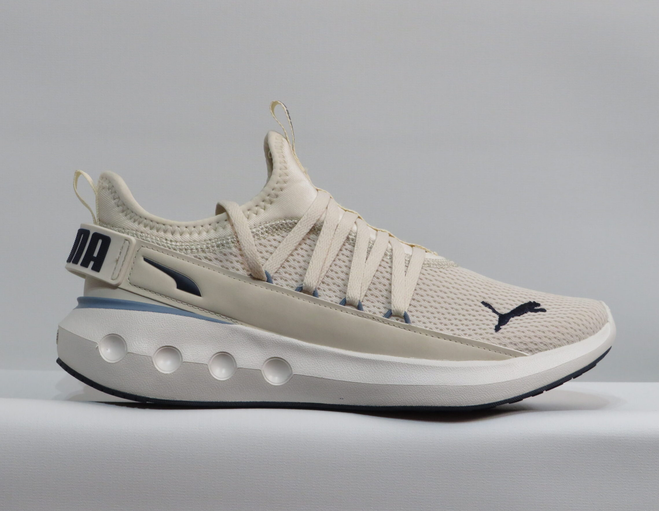 ZAPATILLAS PUMA SOFTRIDE CARSON FRESH BEIGE Y AZUL 1 ZAPATILLAS PUMA SOFTRIDE CARSON FRESH BEIGE Y AZUL